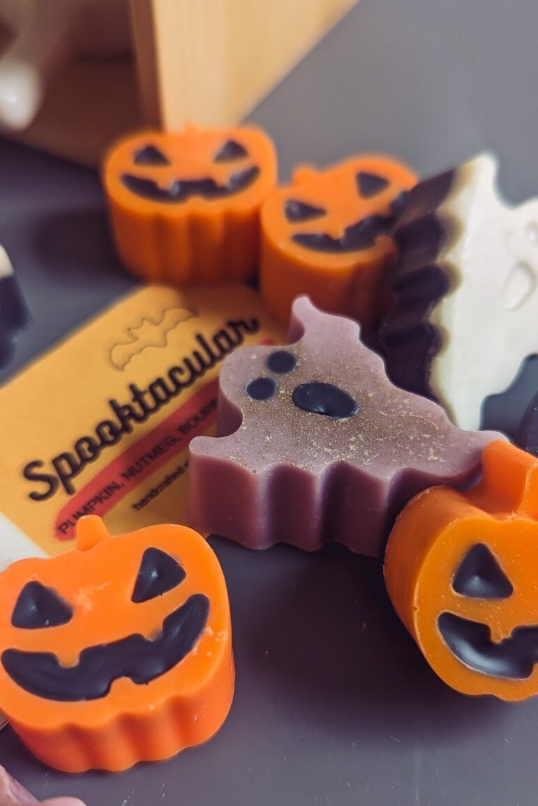 Halloween theme scented wax ghost bat pumpkin autumn scented sweet spooky spooky party gift, scented soy wax candles