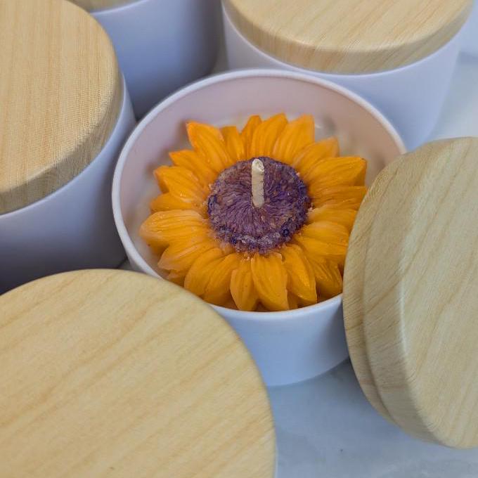 Summer Sunflower Candle, Floral and Fruity Soy Wax Scented Candle, Gift for Wedding favours gifting, Floral Scents room decor summer candle